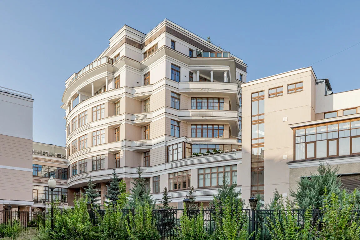 Фасад "Петровъ Дом"