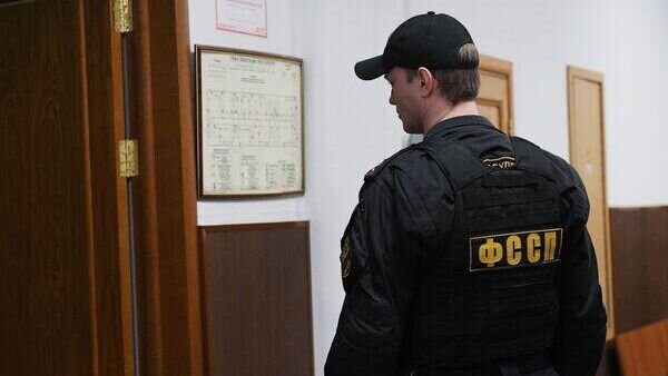    Матери двоих детей приставы предложили подписать контракт, чтобы расплатиться с долгами© РИА Новости / Владимир Песня