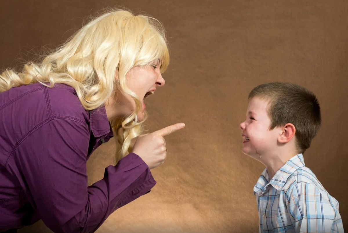 обида матери на отца ребенка, убивает его мужскую часть.