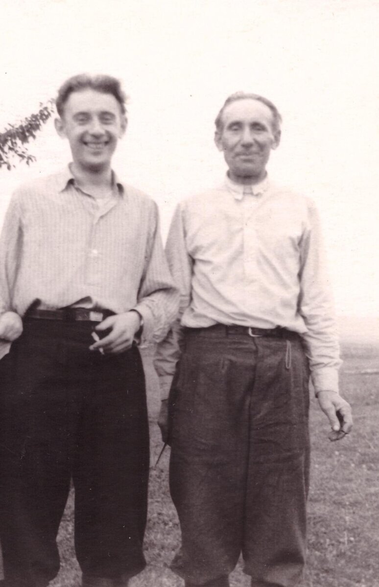Мои отец и дед, лето 1956 г., деревня Шубино.