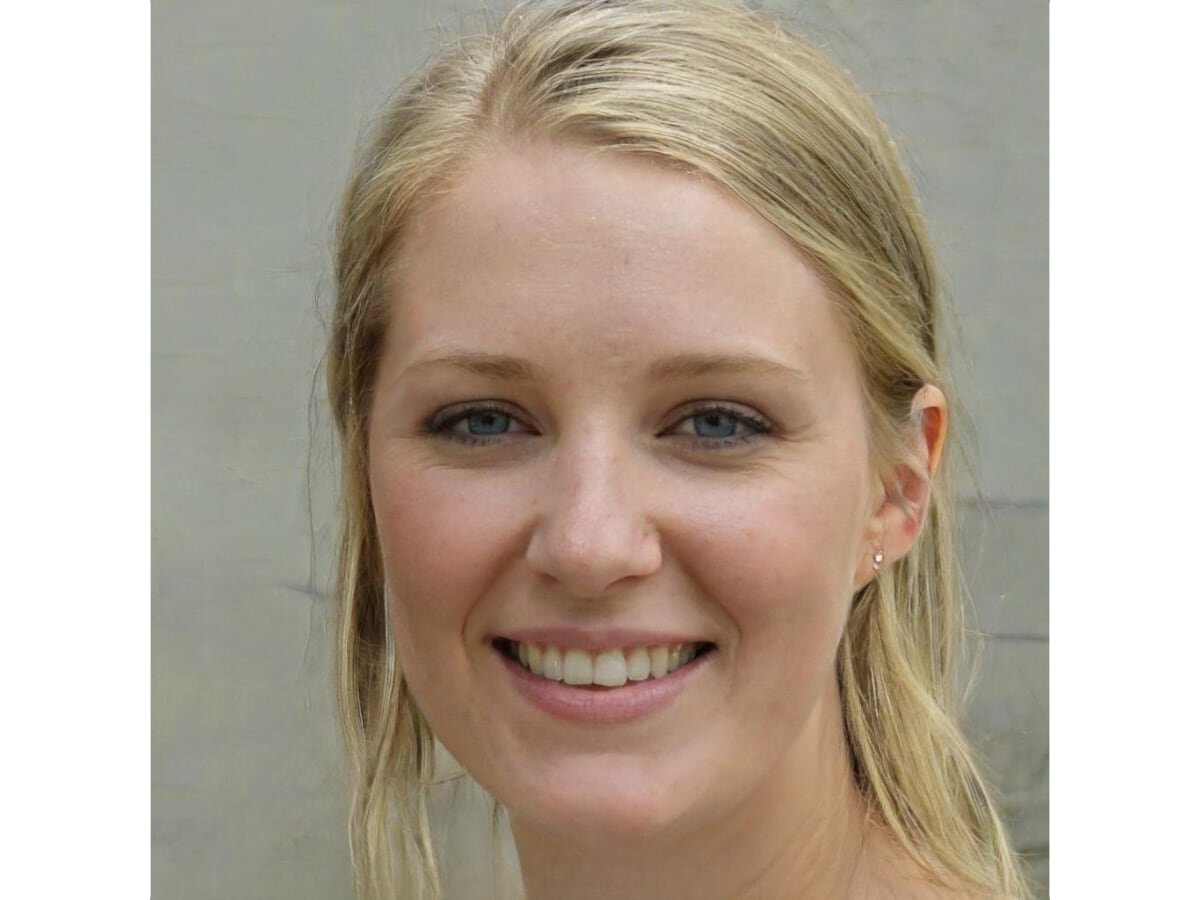 Привет, я Елена. Молодая мама и кофеманка. Которая теперь может наслаждаться любимым латте дома