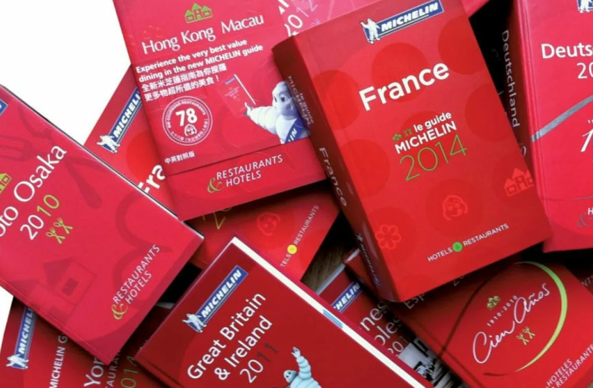 Michelin guide. Красный гид Мишлен 2021. Красный гид ресторан Москва Мишлен. Красный гид Мишлен 1900. Красный гид Мишлен книга