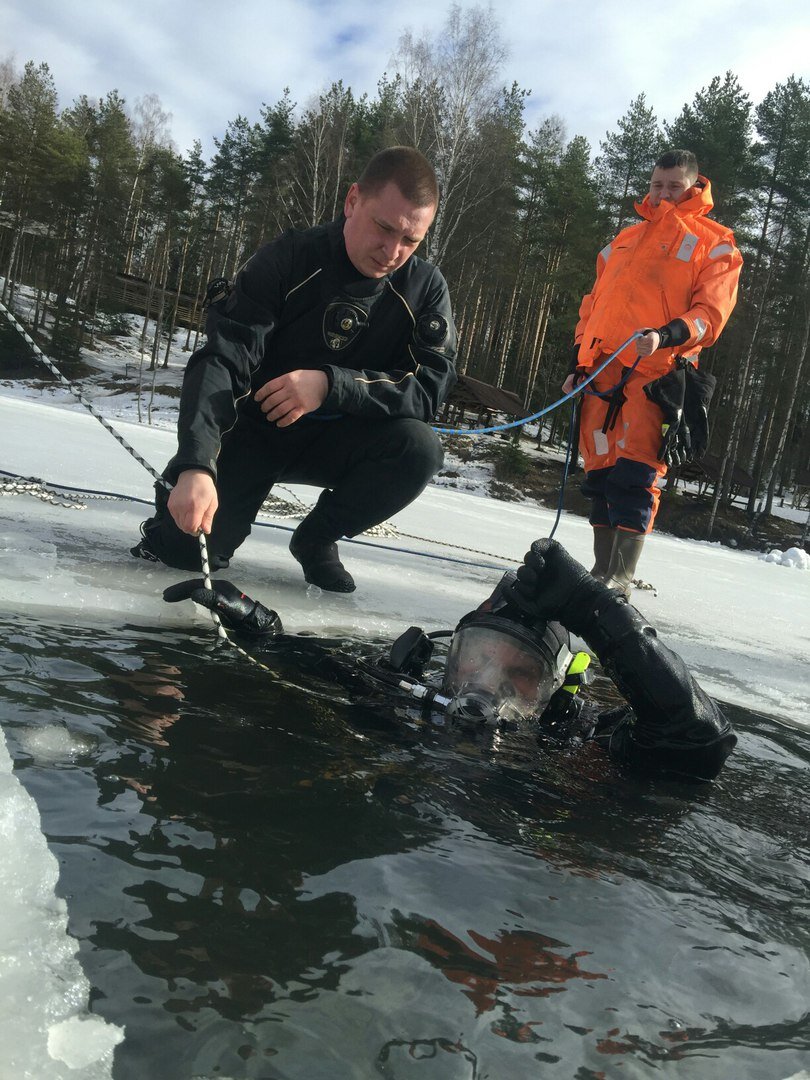 Тренировочныые водолазные спуски на озере в п. Токсово
