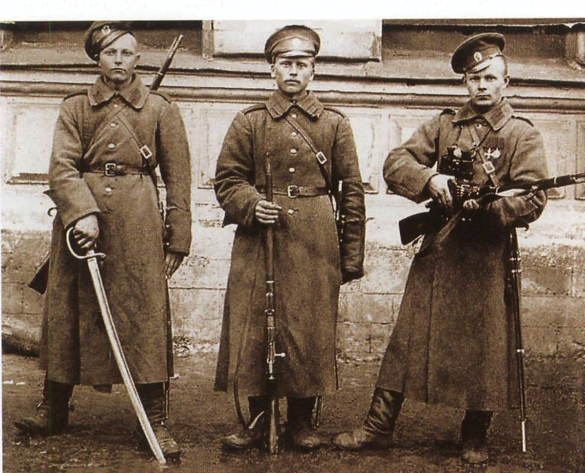 Русские солдаты Источник: https://triptonkosti.ru/13-foto/russkaya-armiya-v-pervoj-mirovoj-vojne-proekt-94-foto.html 