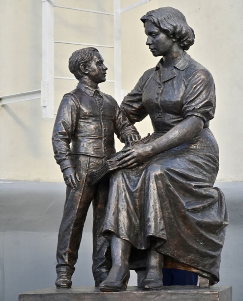    У героев скульптурной композиции нет конкретных прототипов, каждый видит в них что-то своё. Фото: Департамент информационной политики Свердловской области