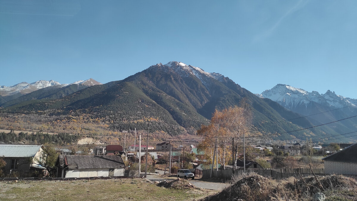 Даже по дороге на Домбай - уже красотища! Фото: Кирилл Полиенко/Polienko: путешествуем вдвоём