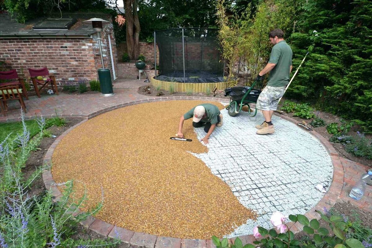 площадка на мебельной щебень