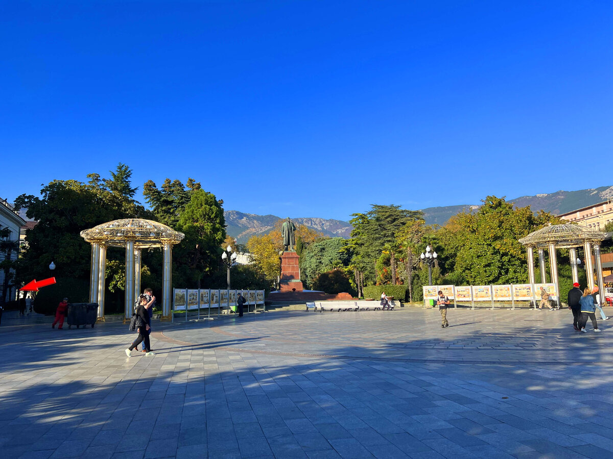 Расположение кафе "Давай завтракать" отмечено стрелочкой.