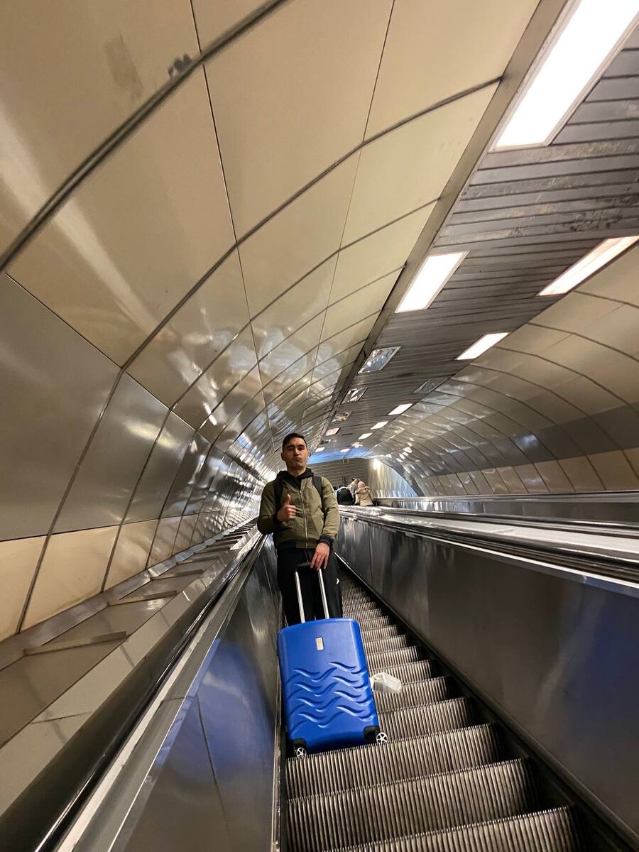 Спускаемся в метро 