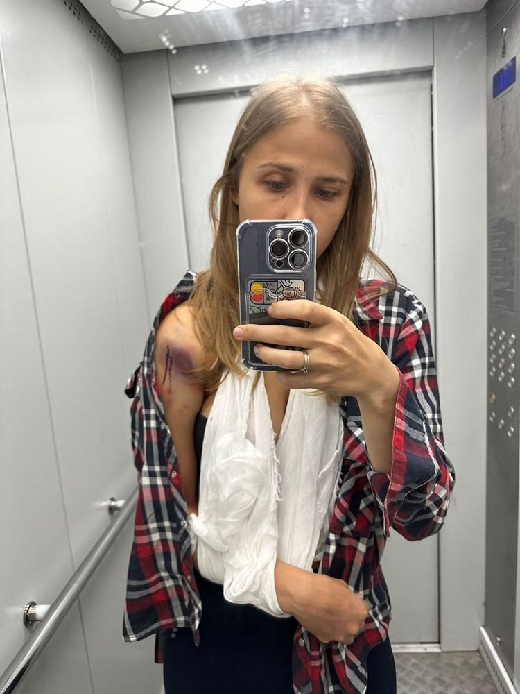    Это фото Алина сделала на следующее утро после прогулки в лифте больницы