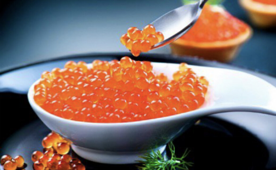 Для работы вашего мозга полезно есть икру.Красная икра содержит полиненасыщенные жирные кислоты, легкоусвояемые белки, богата йодом, кальцием, фосфором, железом, витаминами А, D, Е, группы В, фолиевой кислотой.Что полезно для вашего мозга и организма!