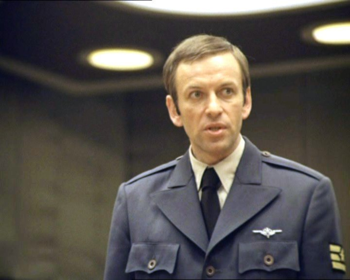 Сергей Десницкий в роли пилота Пиркса 
(с) Кадр из х/ф "Дознание пилота Пиркса" (СССР-Польша, 1978)