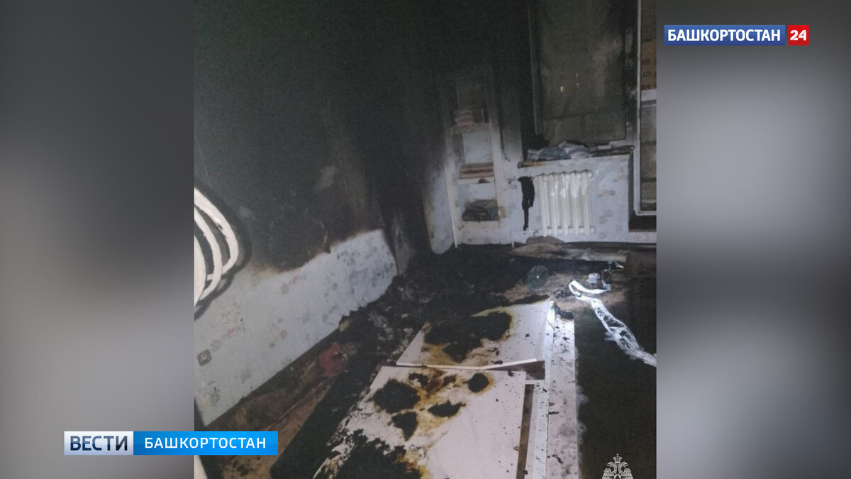    В Уфе пожарные вскрыли дверь в полыхающую квартиру и спасли ребенка