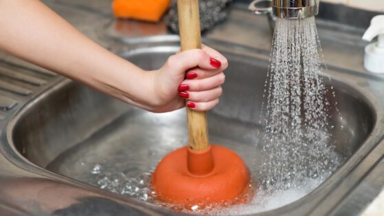    Постоянный засор: наиболее частая причина проблем со сливом в кухонной раковине Анастасия Романова