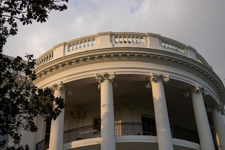В БЕЛОМ ДОМЕ ВЛАСТЬ ПОД УГРОЗОЙ. ФОТО: KEN CEDENO - POOL VIA CNP/KEYSTONE PRESS AGENCY/GLOBALLOOKPRESS