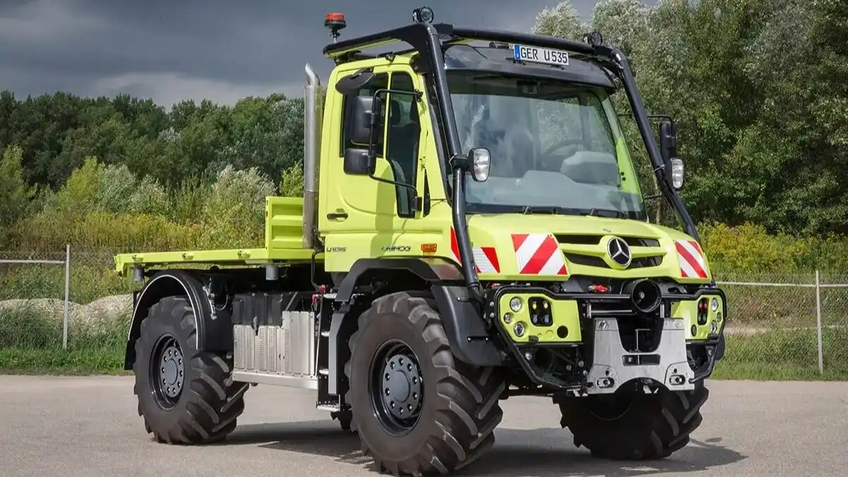 Фото: Mercedes-Benz Special Trucks Новое поколение техники Mercedes-Benz Unimog для работ в отрасли сельского хозяйства