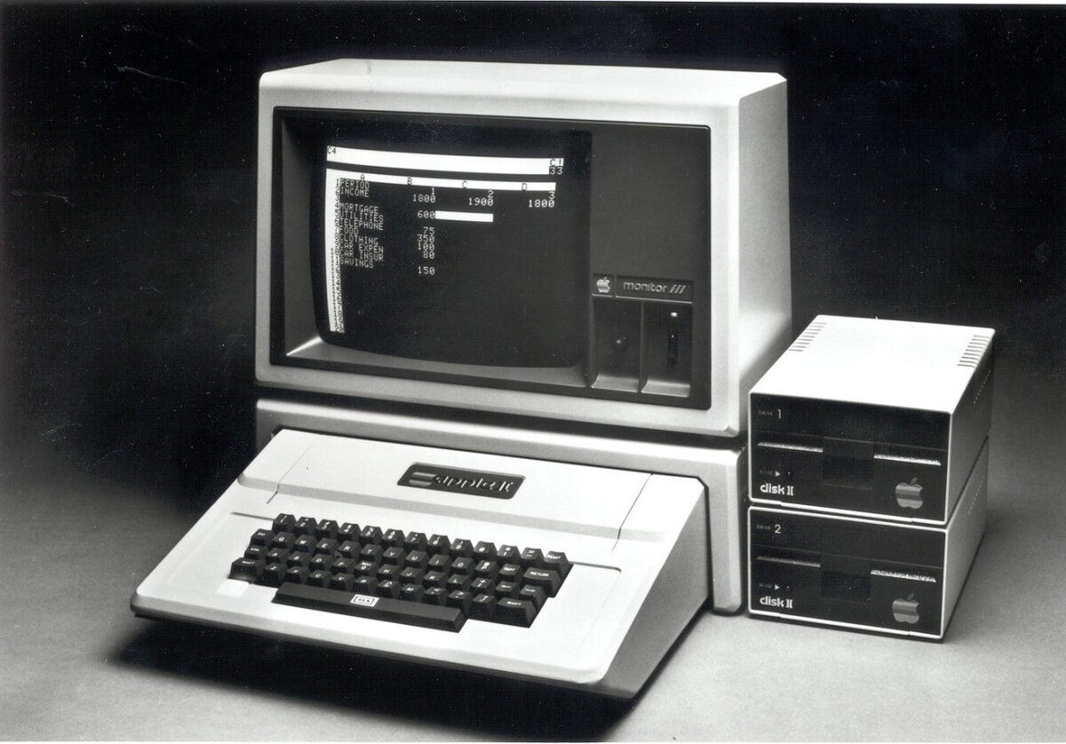 Компьютер начал. Четвертое поколение ЭВМ (1974 — 1982 гг.). 4 Поколение ЭВМ. 4 Поколение ЭВМ эпл 1. 4 Поколение ЭВМ Аппле 2.