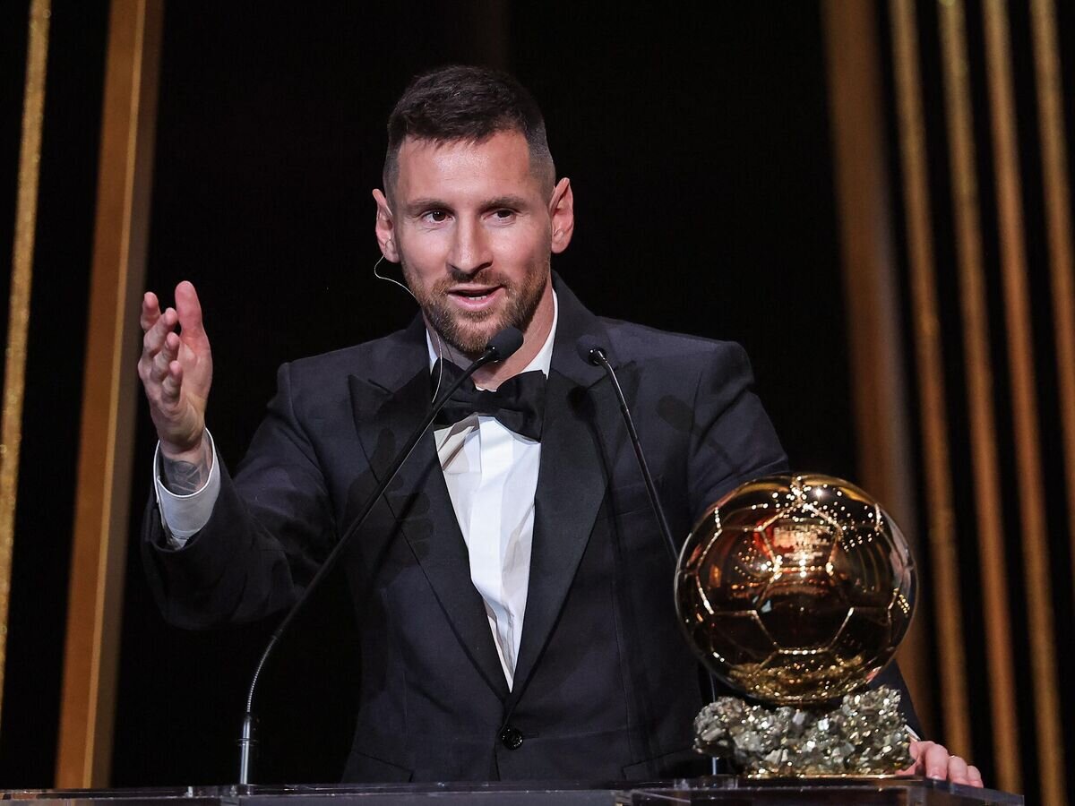 Золотой мяч претенденты. Месси золотой мяч. Messi Ballon dor 2021. Беллингем золотой мяч церемония. Золотой мяч Айтана боймати
