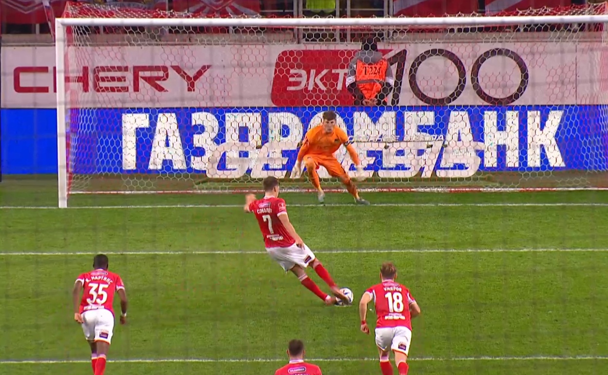 Александр Соболев сам виноват, что его гол с пенальти не засчитали. Фото: Матч ТВ