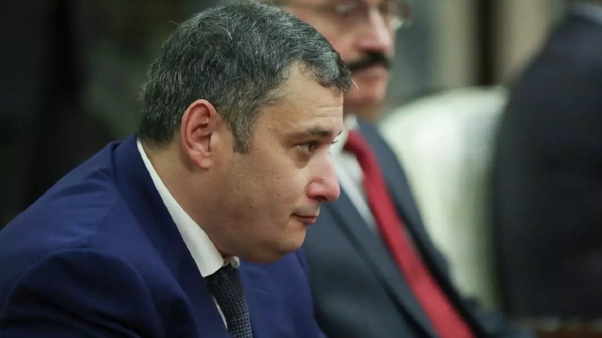     По его словам, бывшие бойцы смогут заключать контракты, как добровольцы, только в индивидуальном порядке.