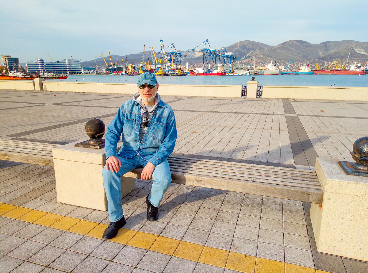 Михаил Лекс, автор рассказа и канала. (Набережная, Новороссийск, центр)