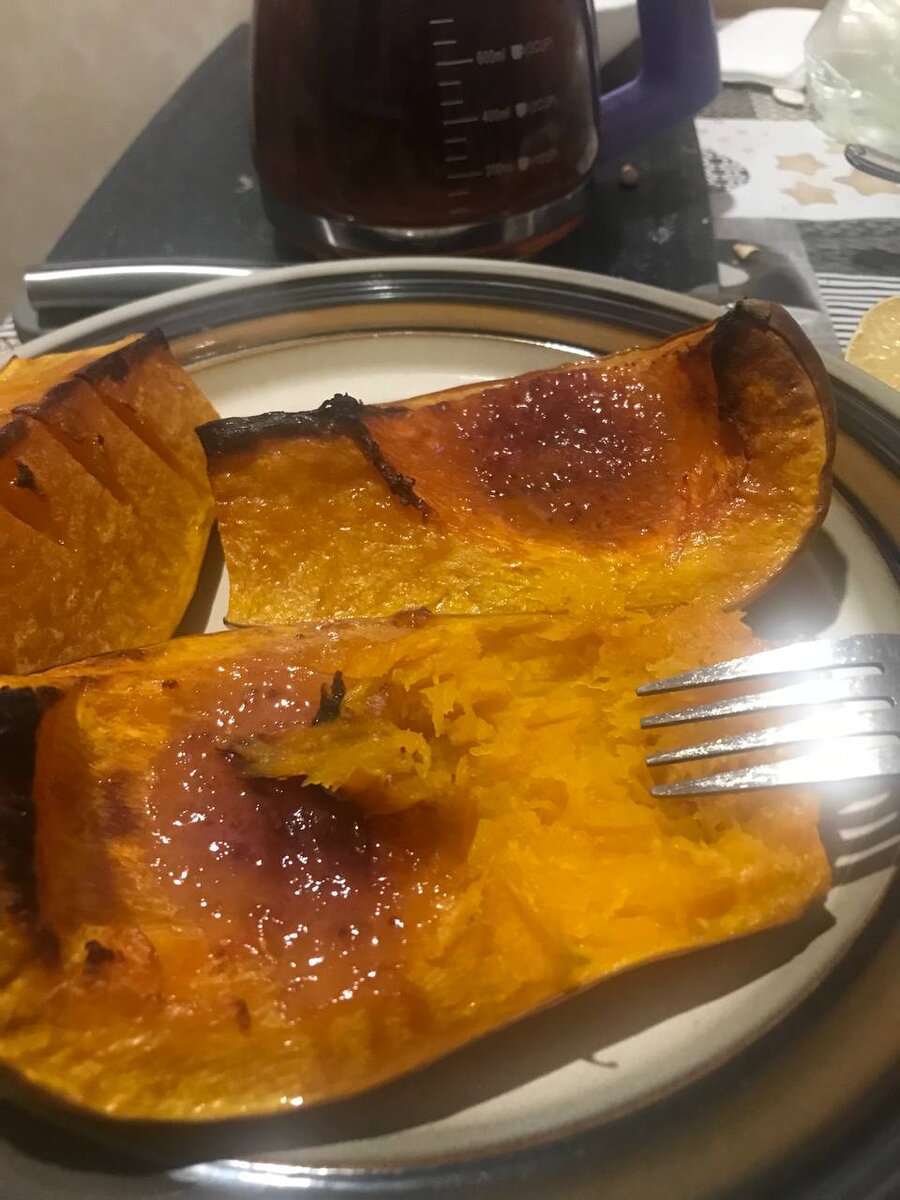 Чем-то обмазал 