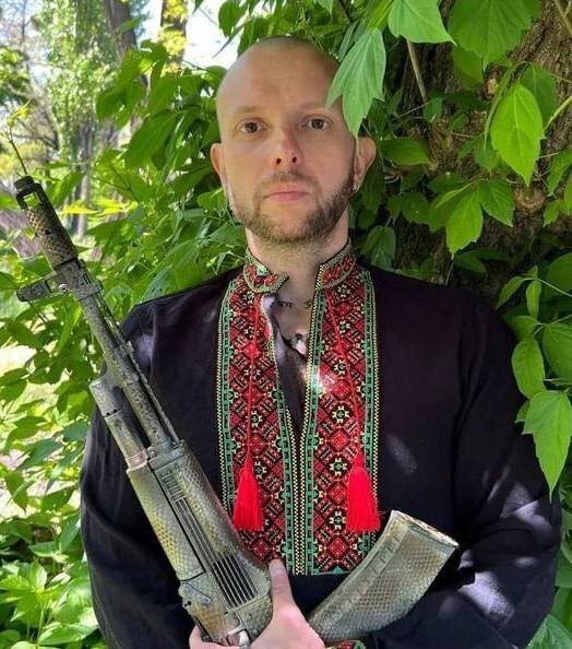 Кирилл канахин биография личная жизнь Кирилл Канахин: был актером театра и кино, а стал боевиком "Русского добровольче