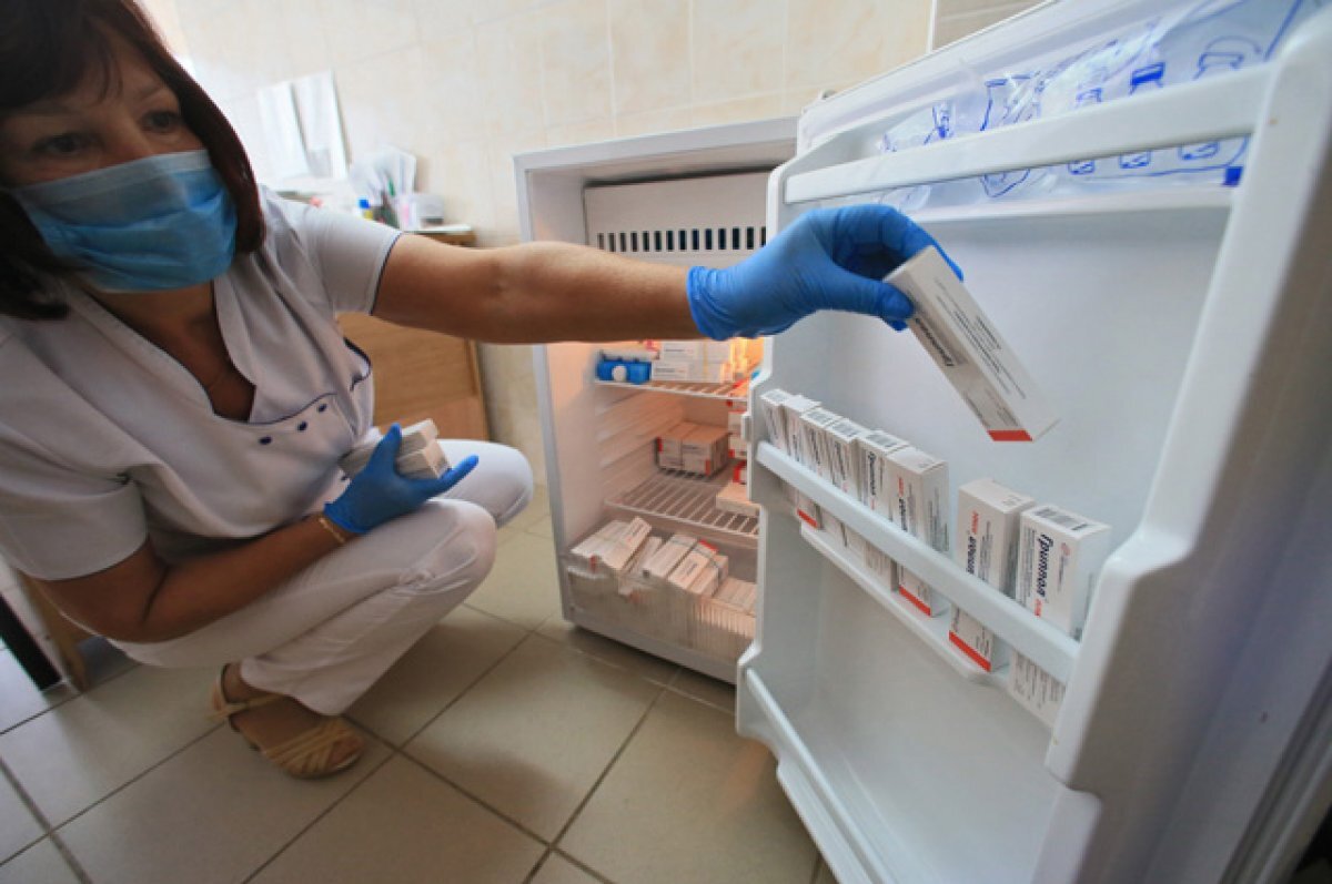    Отечественные вакцины от гриппа ничем не хуже импортных, а их количества хватит всем желающим.