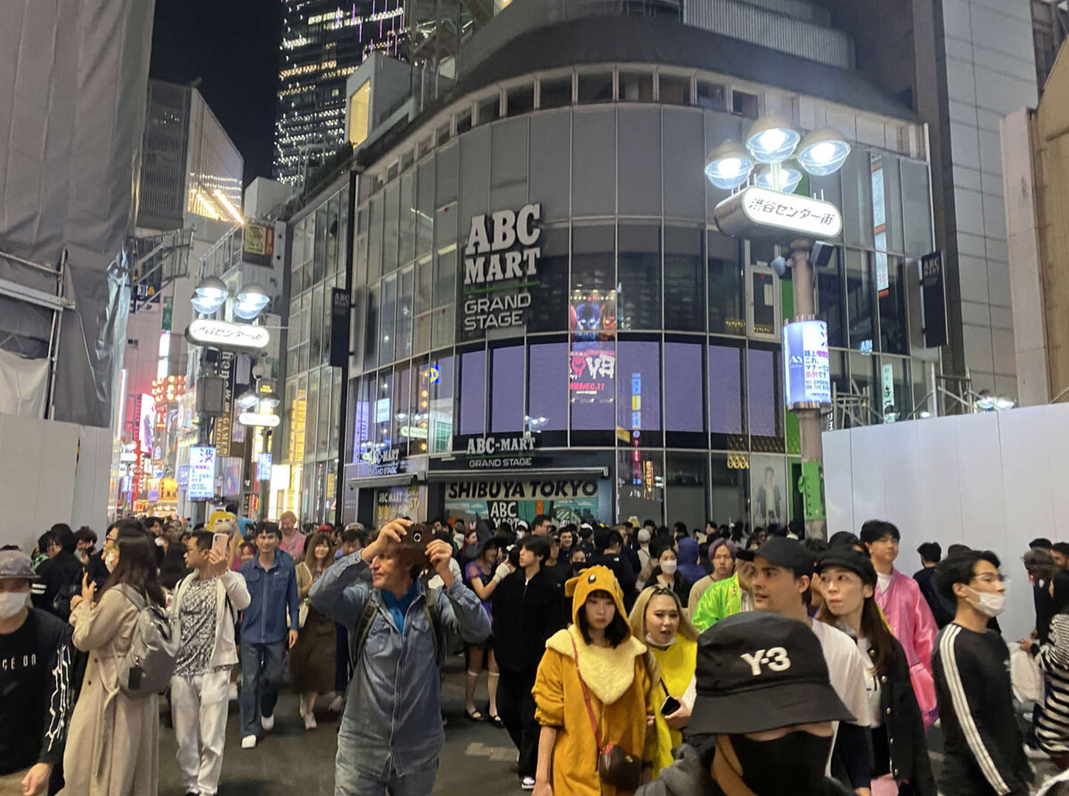 На Сибуе (взято из открытого источника)