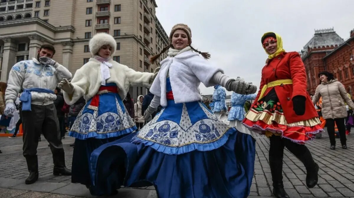 Гуляния на День народного единства. Фото: mixyfotos.ru