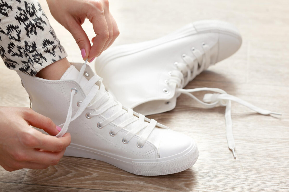 Как отмыть любые белые кроссовки в домашних условиях: 9 проверенныхспособов