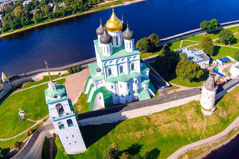 Тройцкий собор в Пскове ФОТО: putidorogi-nn.ru