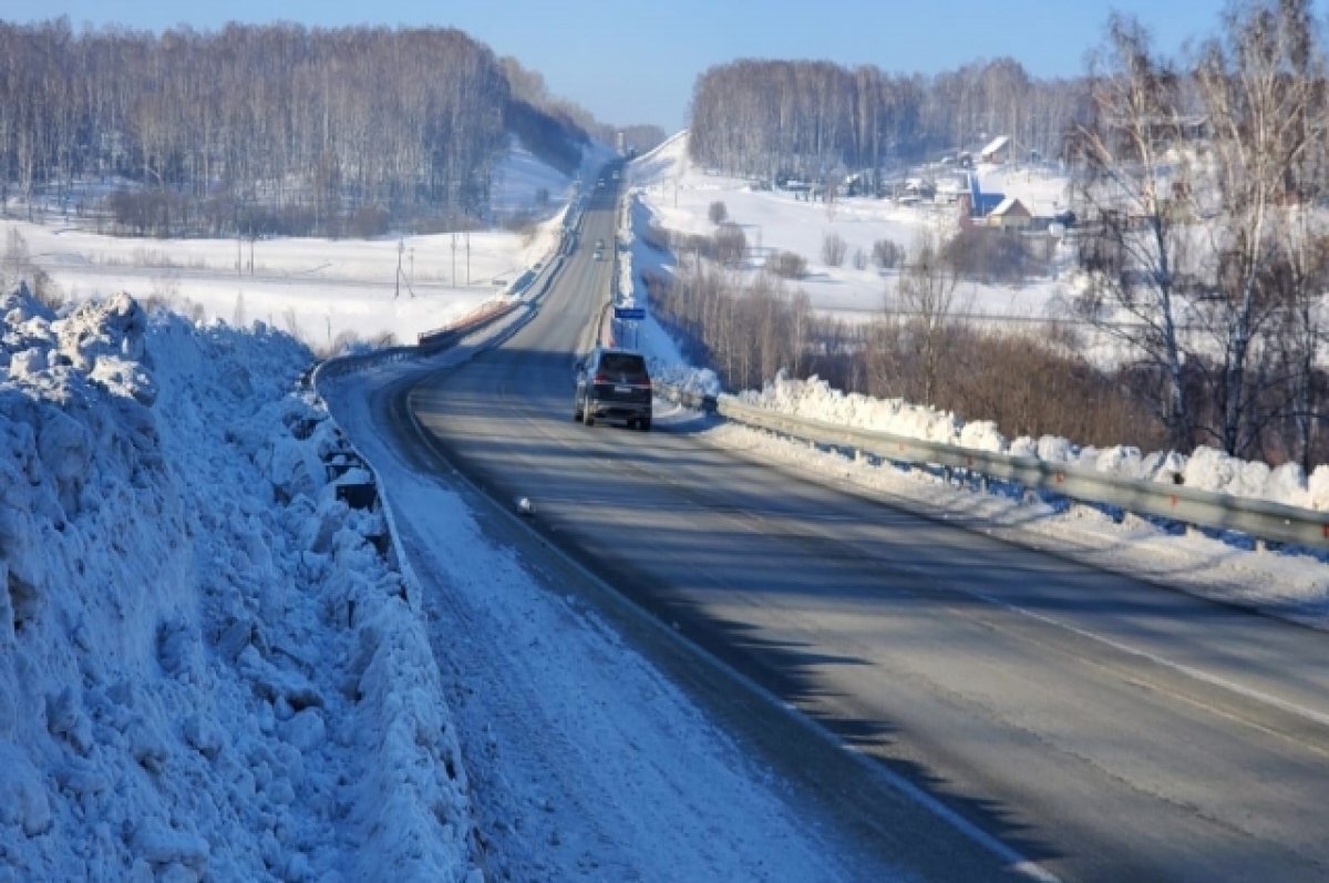    В Новосибирской области 890 единиц техники ликвидируют снегопад на трассах