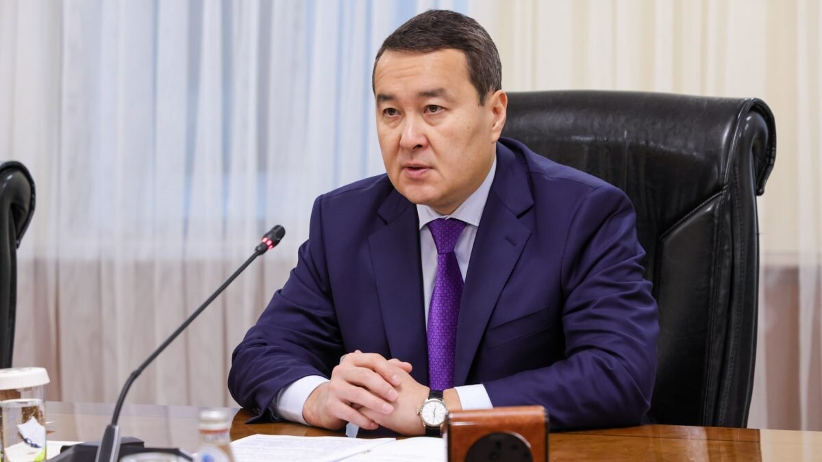    Фото: primeminister.kz. Август Макаров