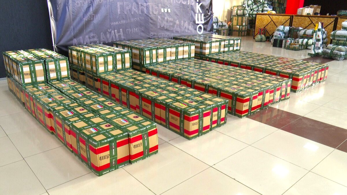    300 коробок гумпомощи и машины повышенной проходимости отправили няганцы в зону СВО