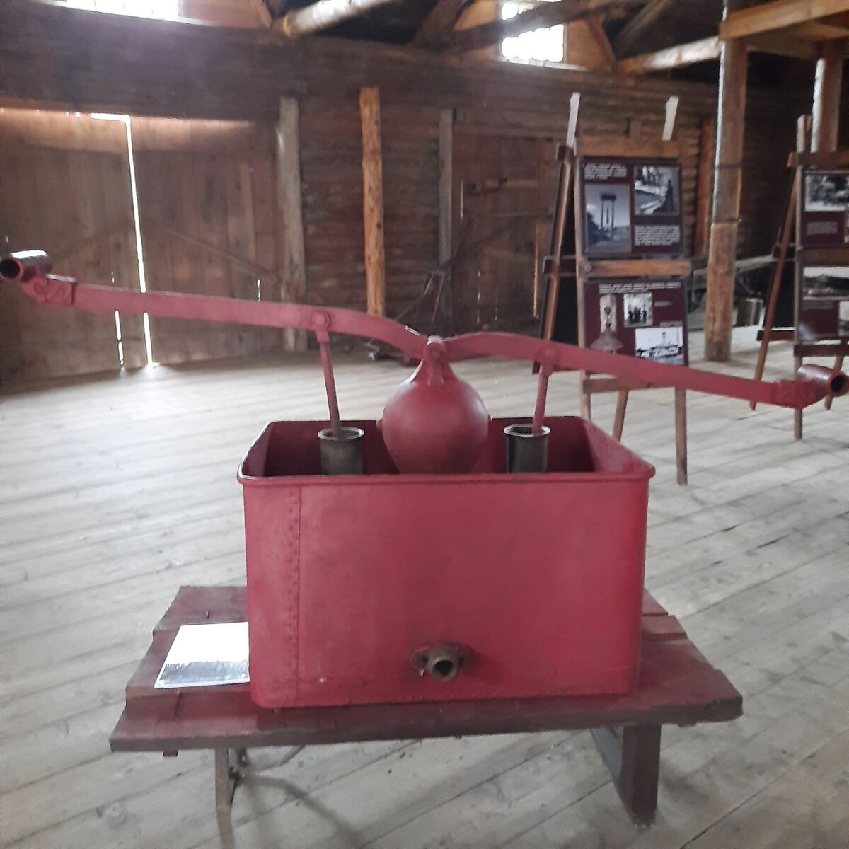 Рабочий насос. Испробовано. Хорошо, что нас остановили. Вдруг что-нибудь бы сломалось? Фото автора.