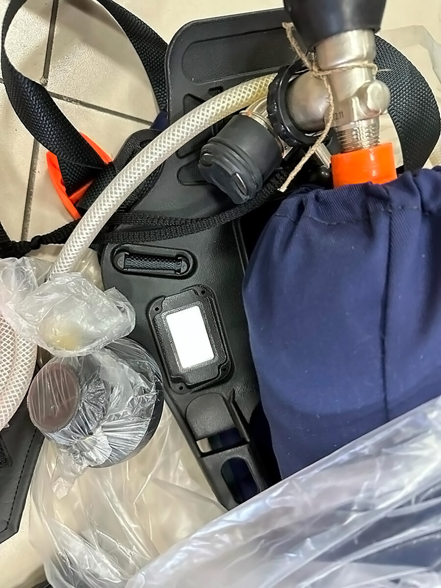 Аппарат дыхательный АП «Омега»-Север, применяется обычно пожарными. Оснащается баллонами, производимыми в соответствии со стандартом НПБ 190-2000