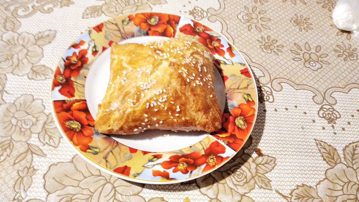 Хачапури с сыром из слоеного теста в духовке: рецепт с фото