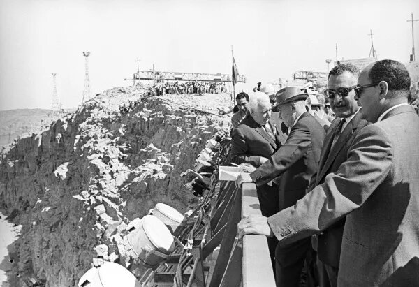 Хрущев и Насер на открытии первой очереди Асуанской ГЭС. 1964 год.