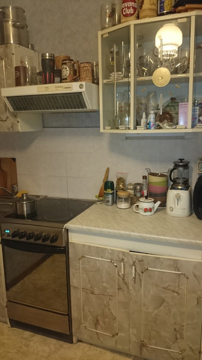 вид нашей кухни из 90-х меня сильно удручал