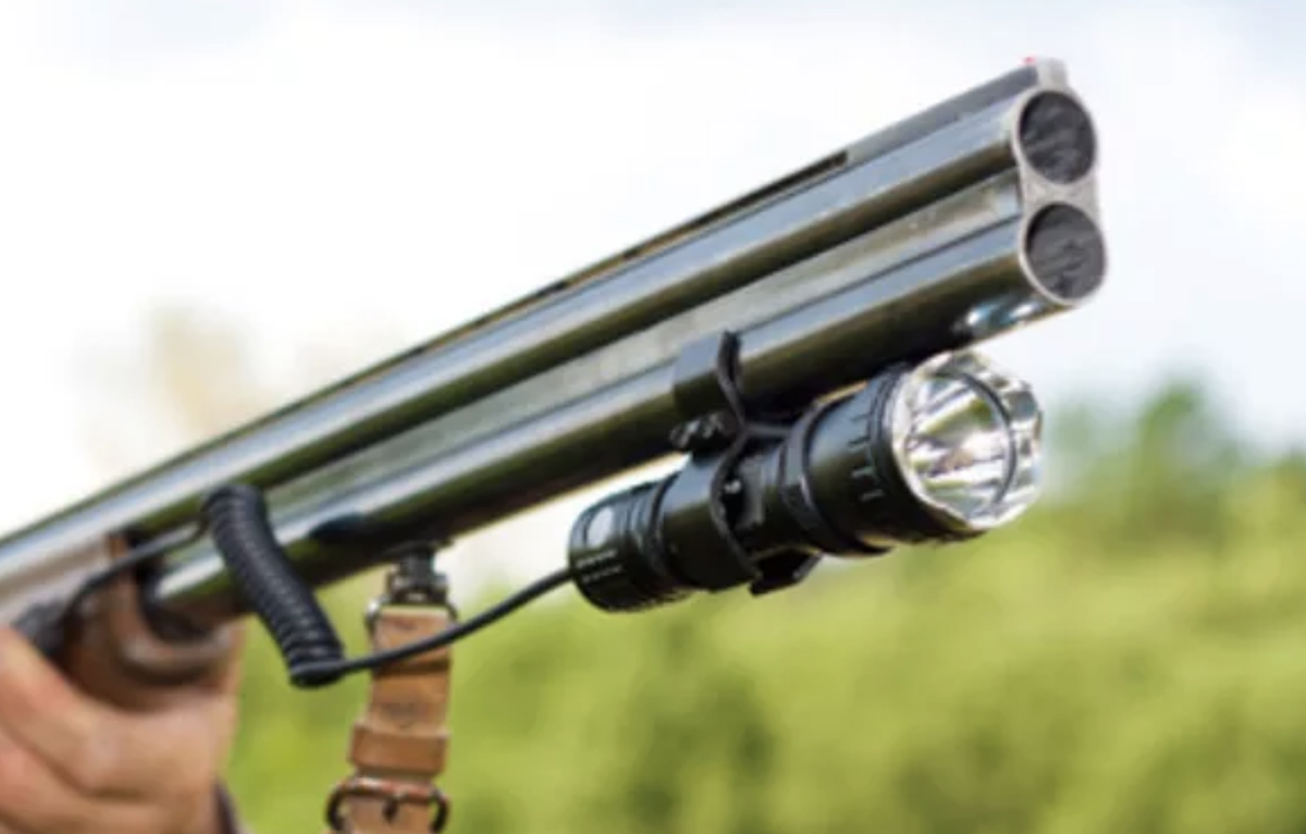 подствольный фонарь на мр 155. фонарь подствольный для ружья 12. фонарь подствольный для ружья 12. подствольный фонарь для охоты на иж-27. фонарь подствольный для ружья 12 калибра.