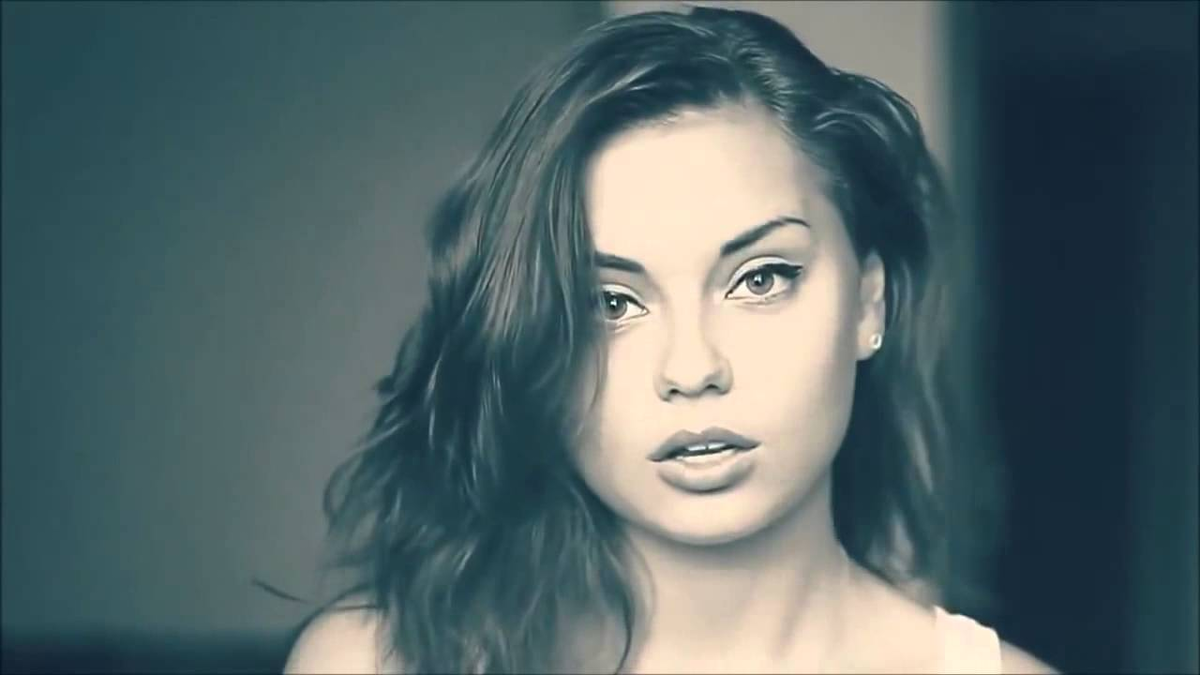 Но только одна такая одна. Доминик джокер только она клип. Доминик джокер 2+2. Доминик джокер такая одна клип. Такая одна доминик актриса.