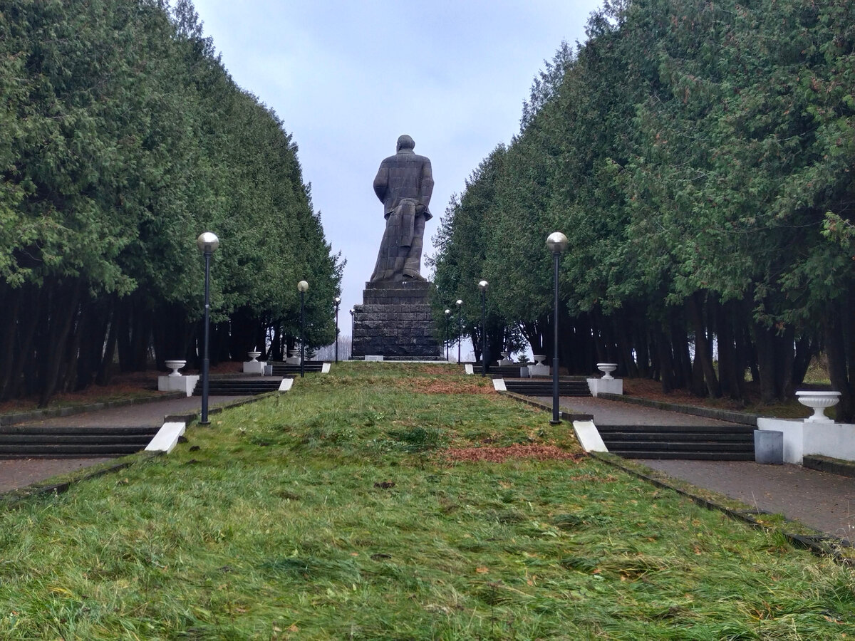 Ленин высотой с 12-этажный дом и другие памятники подмосковной Дубны |  Открываем Россию | Дзен