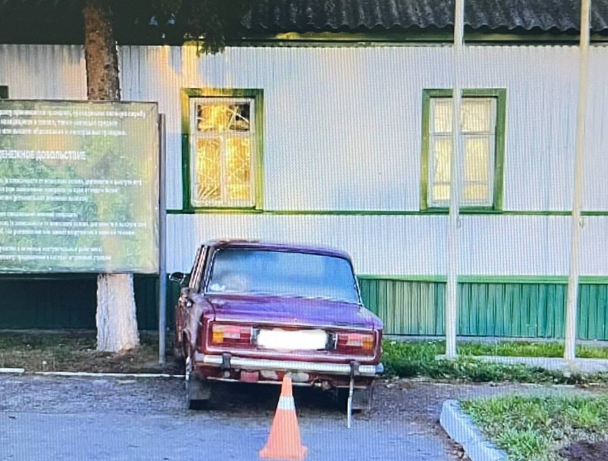    В Курской области 70-летний водитель ВАЗ пострадал, врезавшись в административное здание