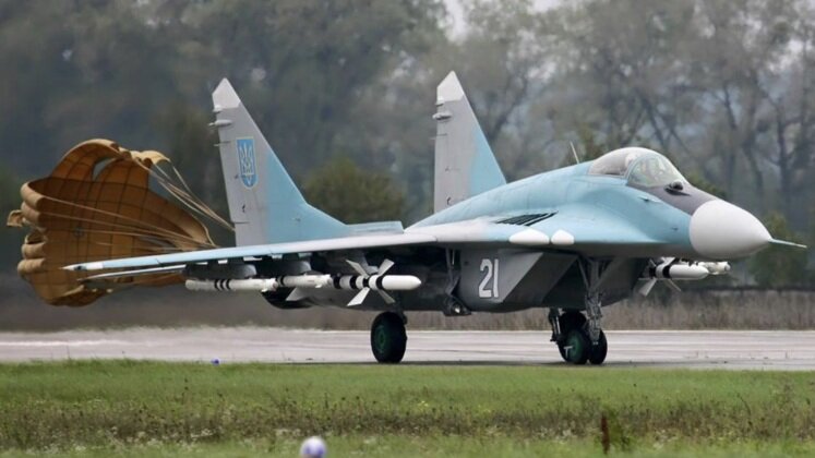 МиГ-29 ВВС Украины с ракетами Р-27 и Р-73. Изображение Military Watch. 