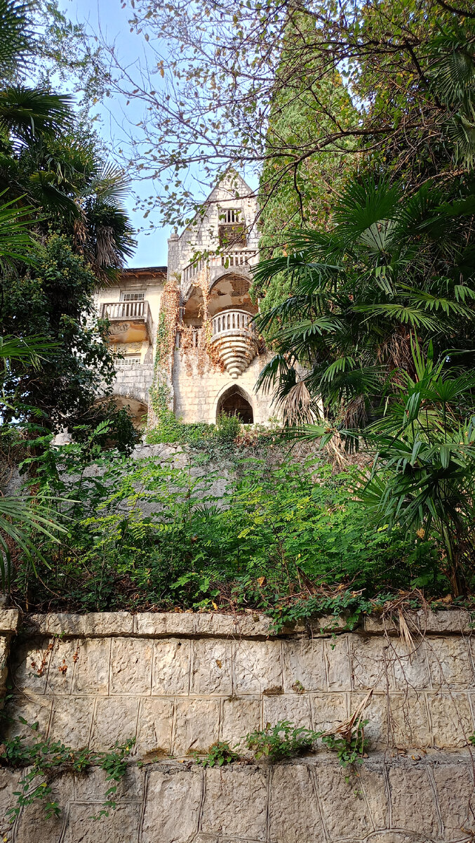 Хорошо видно "балкончик Джульетты",  на котором я скоро окажусь