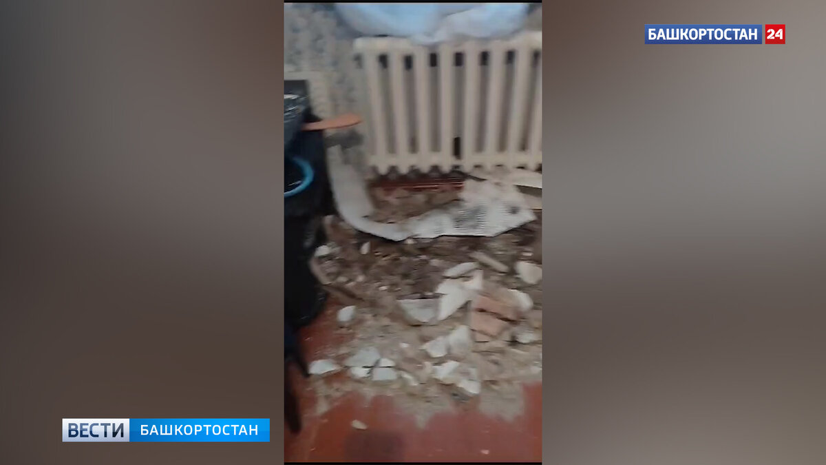    В квартире аварийного дома по улице Майской в Уфе обрушился потолок