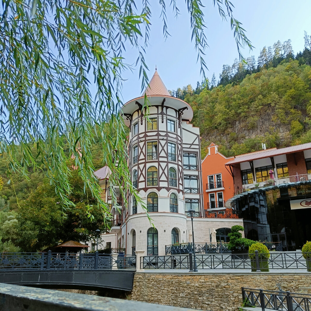 Вид по дороге в центральный парк Боржоми