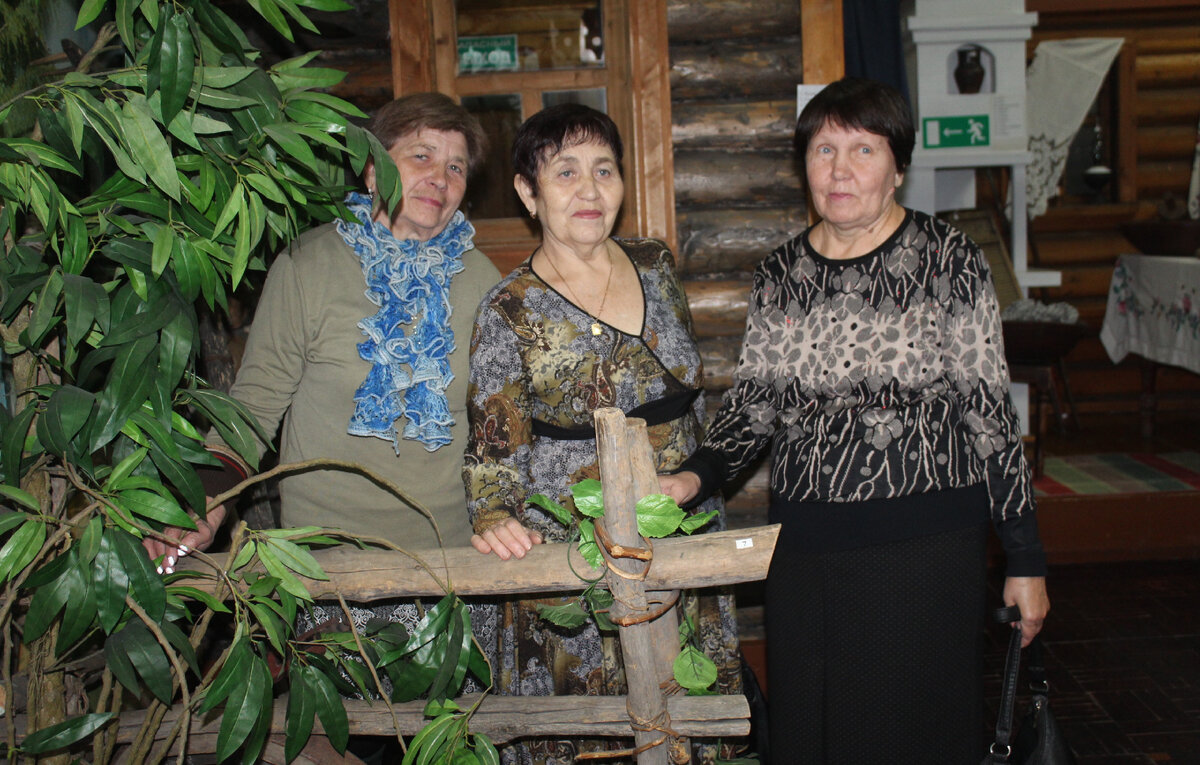 Для ветеранов-горняков, пенсионеров шахт «Краснокаменская» и «Дальние горы» активисты Совета молодежи Группы компаний ТАЛТЭК организовали познавательную экскурсию в Киселевский краеведческий музей.-3