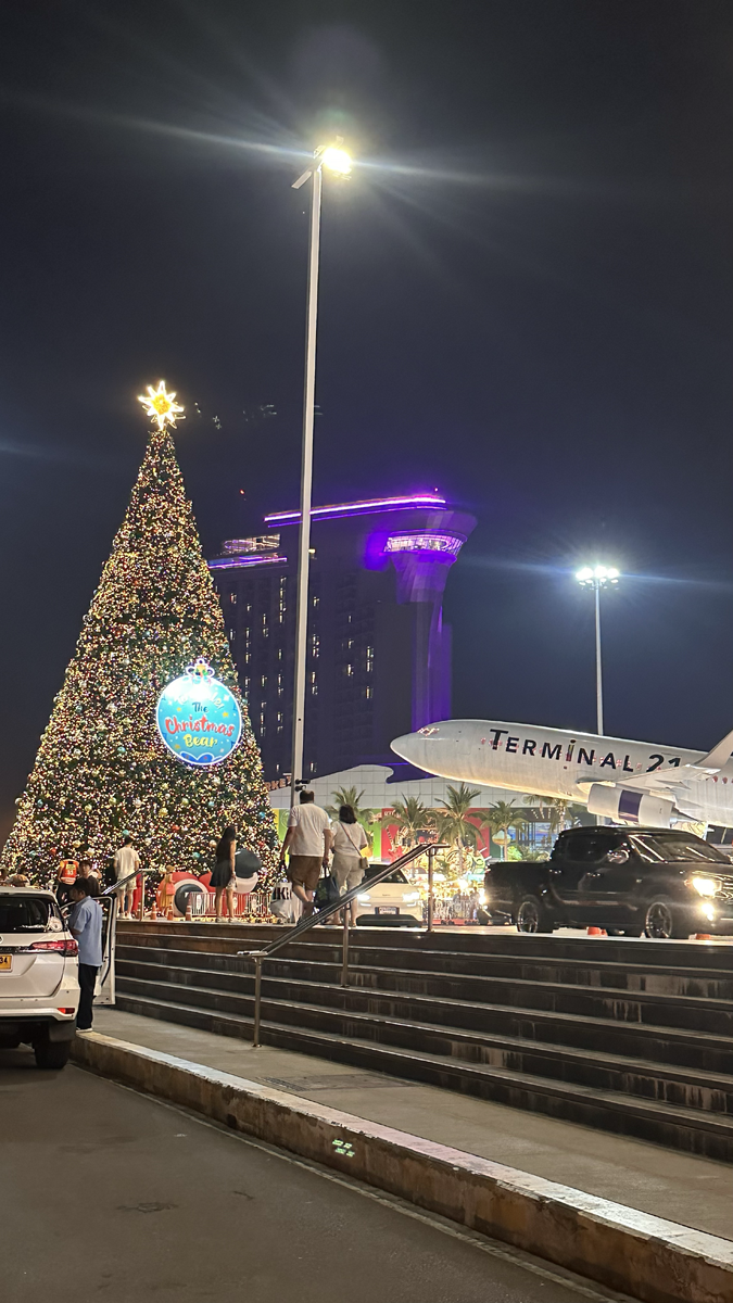 Новогодняя ёлка в Паттайе 